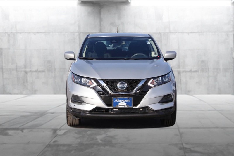 Nissan Rogue Sport Vehicle Image 04