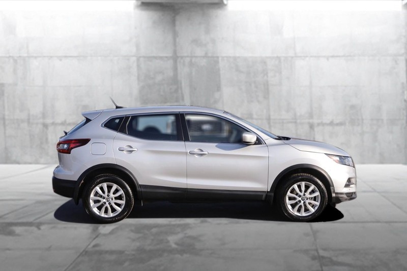 Nissan Rogue Sport Vehicle Image 05