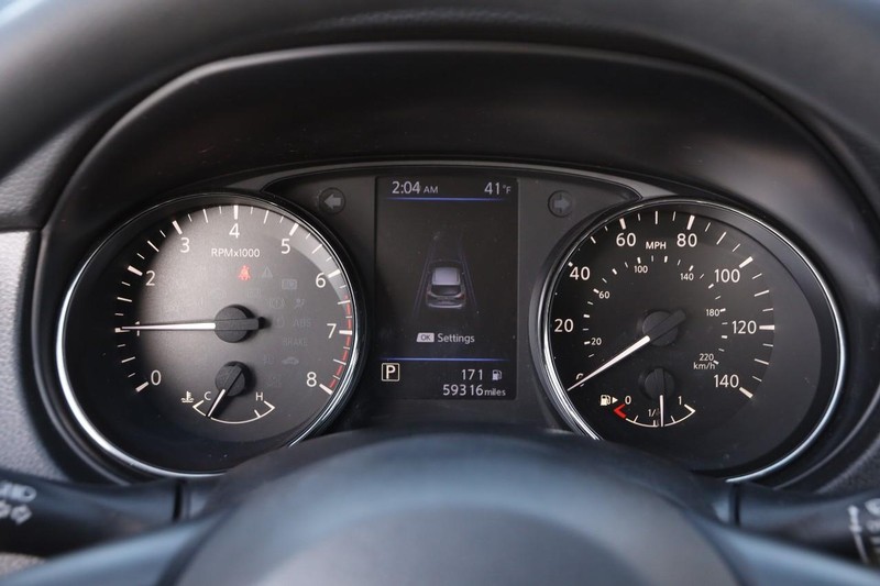 Nissan Rogue Sport Vehicle Image 13