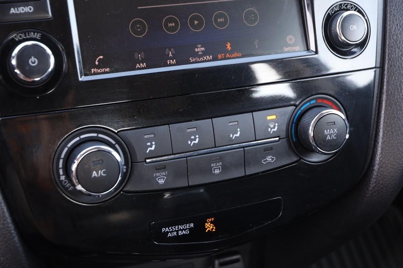 Nissan Rogue Sport Vehicle Image 16