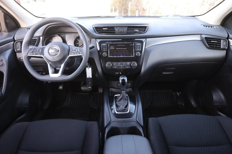 Nissan Rogue Sport Vehicle Image 18