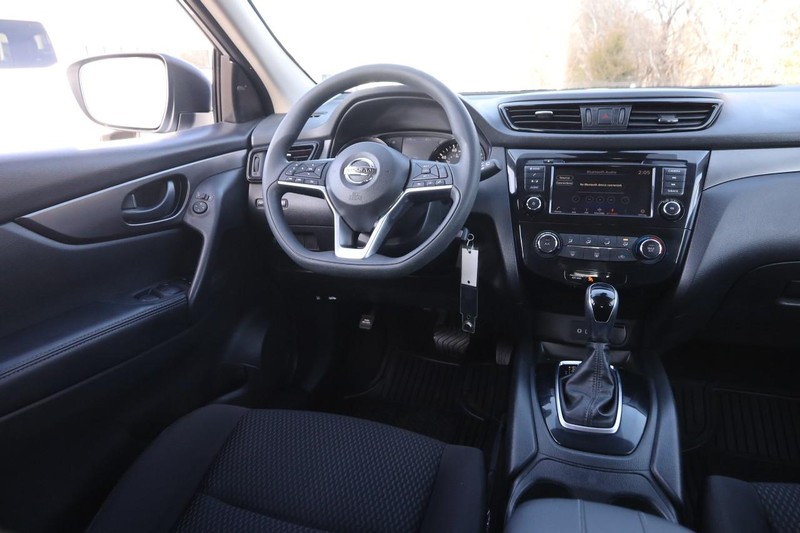 Nissan Rogue Sport Vehicle Image 19