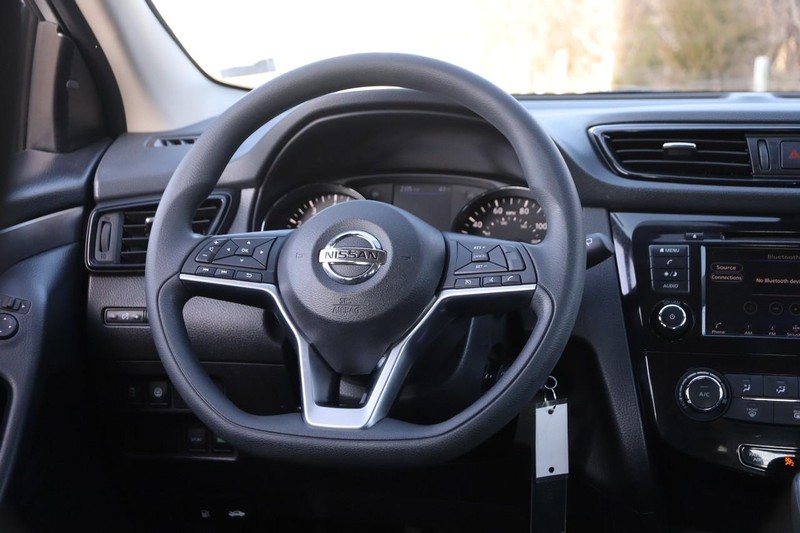 Nissan Rogue Sport Vehicle Image 20