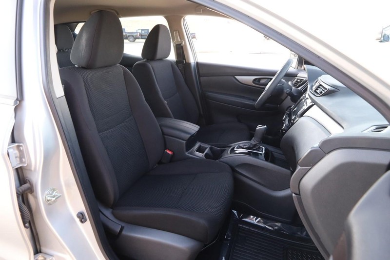 Nissan Rogue Sport Vehicle Image 23