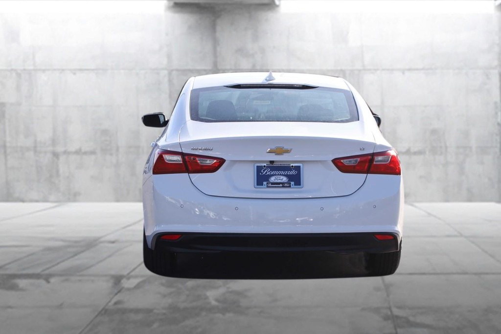 Chevrolet Malibu Vehicle Image 06