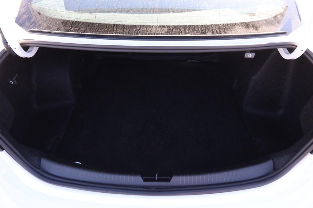 Chevrolet Malibu Vehicle Image 07