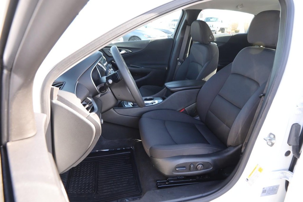 Chevrolet Malibu Vehicle Image 08