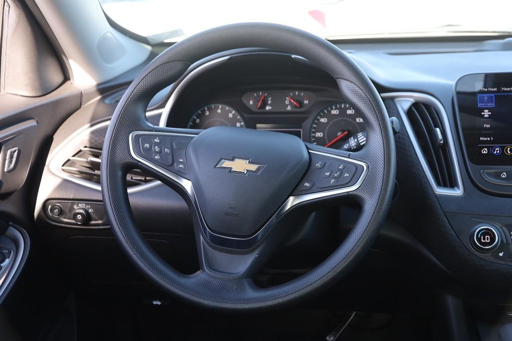 Chevrolet Malibu Vehicle Image 21