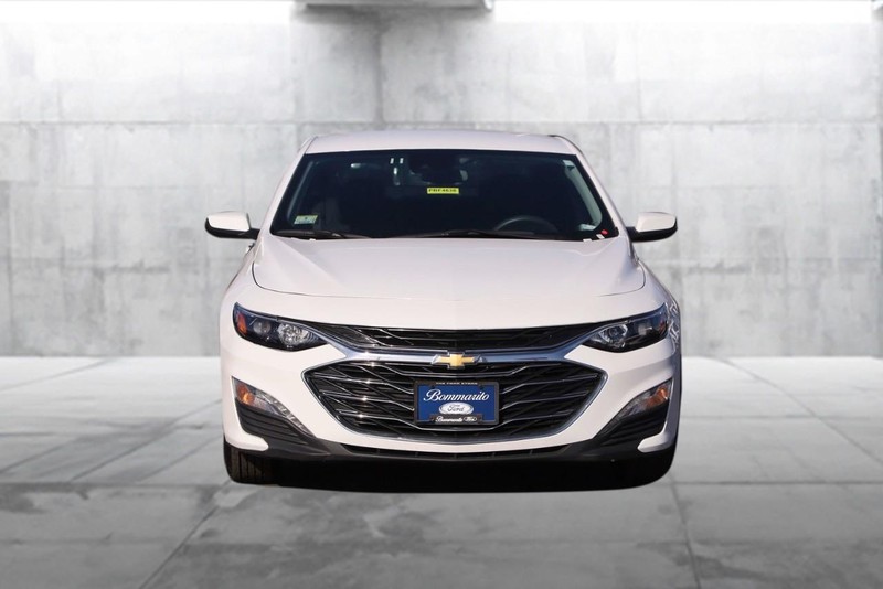 Chevrolet Malibu Vehicle Image 04