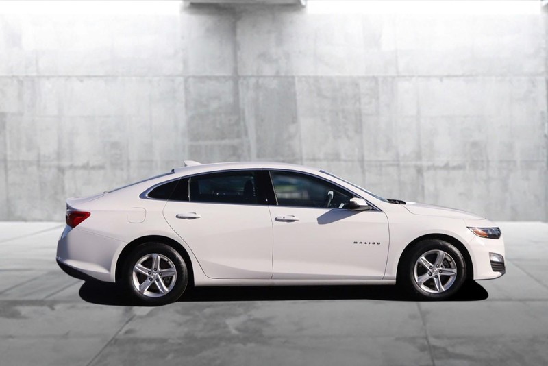 Chevrolet Malibu Vehicle Image 05