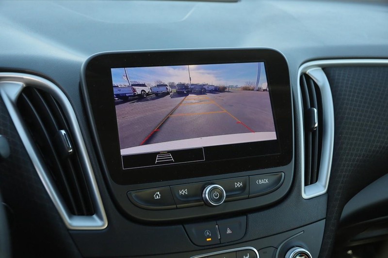 Chevrolet Malibu Vehicle Image 16