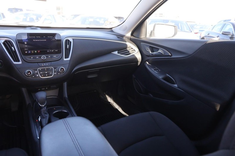 Chevrolet Malibu Vehicle Image 23