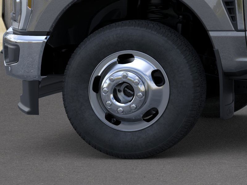 Ford Super Duty F-350 DRW Vehicle Image 19