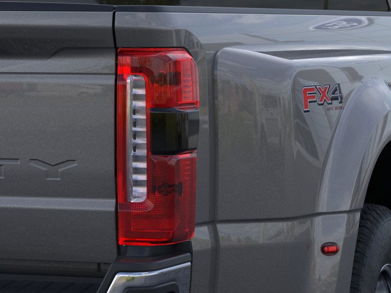 Ford Super Duty F-350 DRW Vehicle Image 21