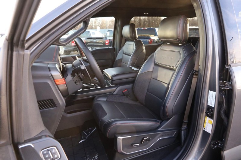 Ford F-150 Vehicle Full-screen Gallery Image 9