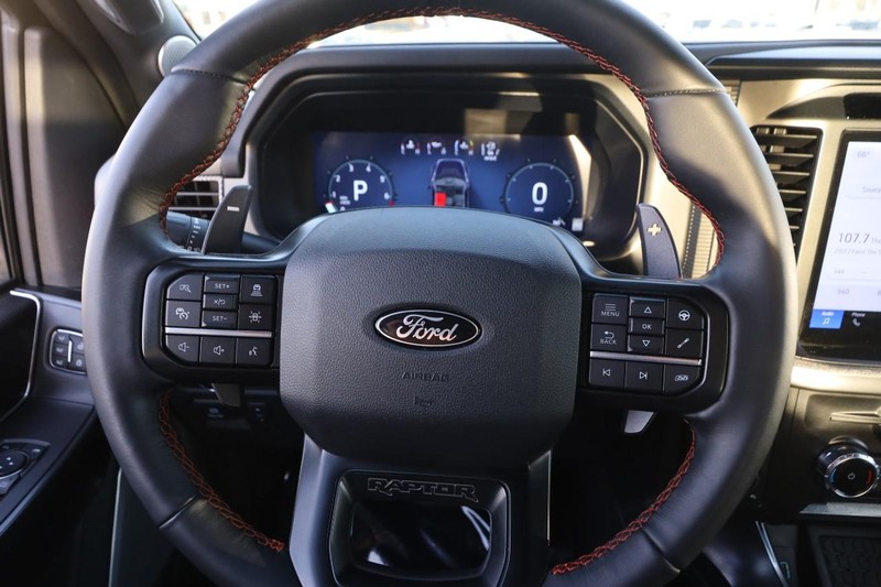 Ford F-150 Vehicle Full-screen Gallery Image 11