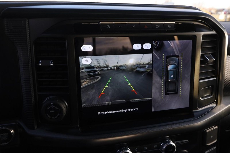 Ford F-150 Vehicle Full-screen Gallery Image 17