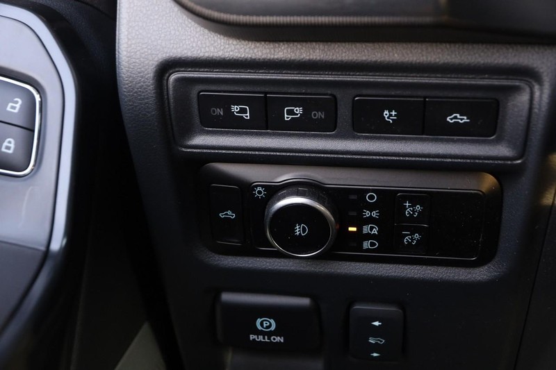 Ford F-150 Vehicle Full-screen Gallery Image 20