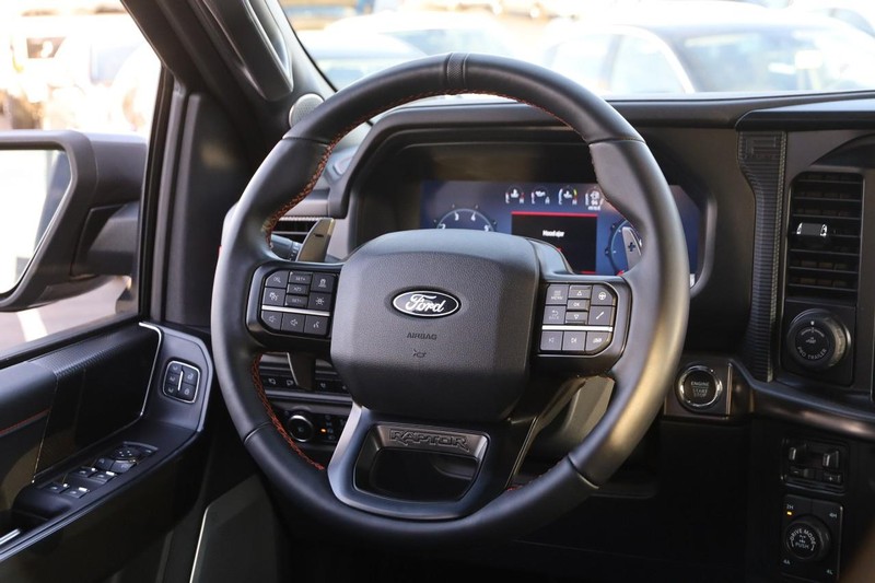 Ford F-150 Vehicle Full-screen Gallery Image 23