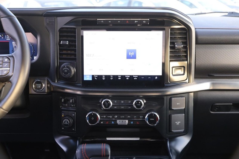 Ford F-150 Vehicle Full-screen Gallery Image 24