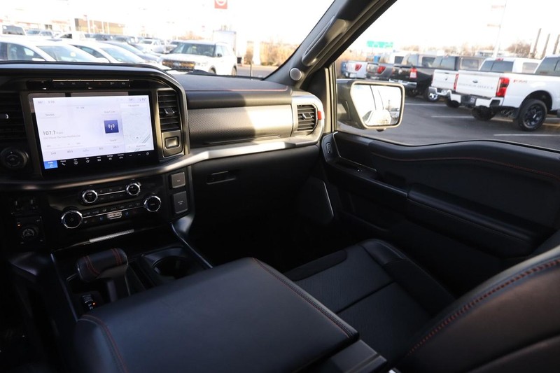 Ford F-150 Vehicle Full-screen Gallery Image 25