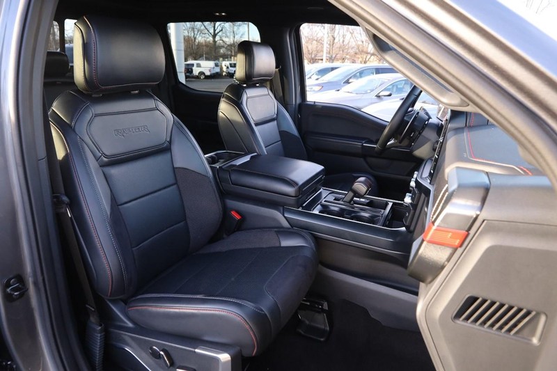 Ford F-150 Vehicle Full-screen Gallery Image 26