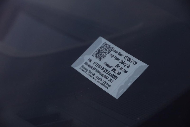 Ford F-150 Vehicle Full-screen Gallery Image 29