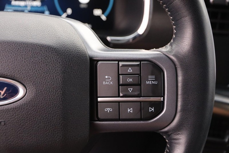 Ford F-150 Vehicle Full-screen Gallery Image 12