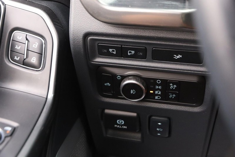 Ford F-150 Vehicle Full-screen Gallery Image 19