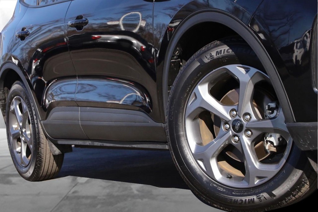 Ford Escape Vehicle Image 03