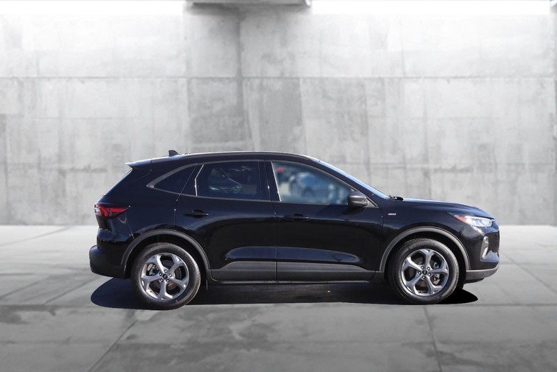 Ford Escape Vehicle Full-screen Gallery Image 5