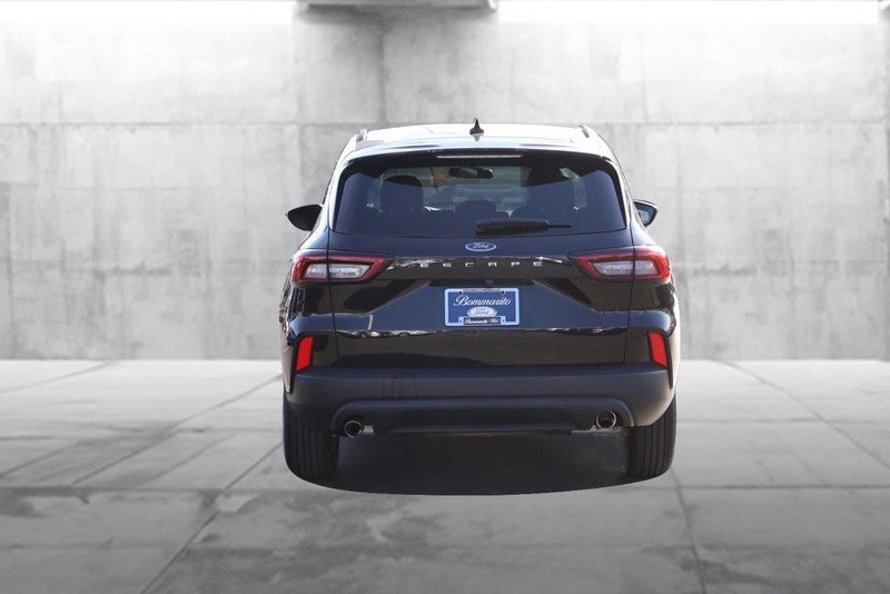 Ford Escape Vehicle Full-screen Gallery Image 6