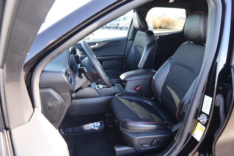 Ford Escape Vehicle Full-screen Gallery Image 8