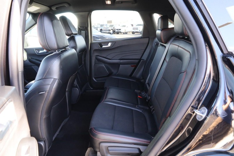 Ford Escape Vehicle Full-screen Gallery Image 9