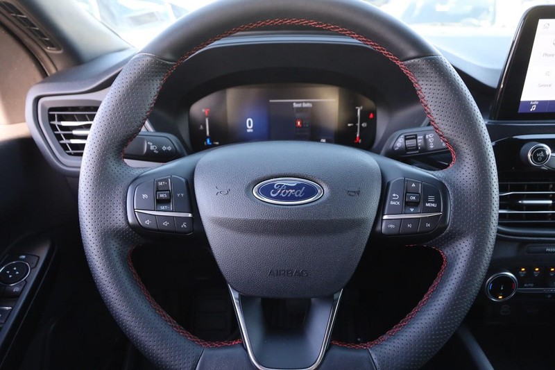 Ford Escape Vehicle Full-screen Gallery Image 10