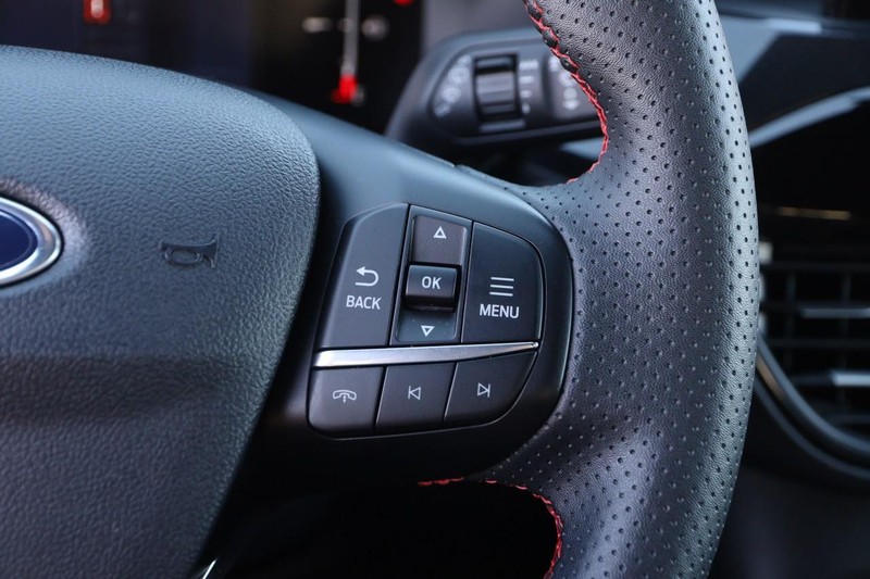 Ford Escape Vehicle Full-screen Gallery Image 12