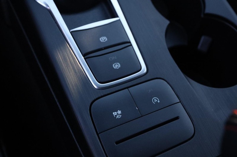 Ford Escape Vehicle Full-screen Gallery Image 18