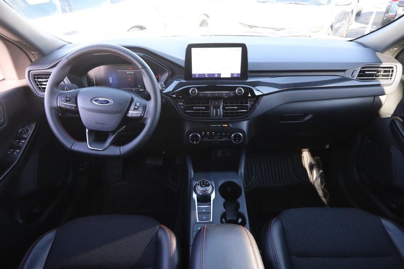 Ford Escape Vehicle Full-screen Gallery Image 20