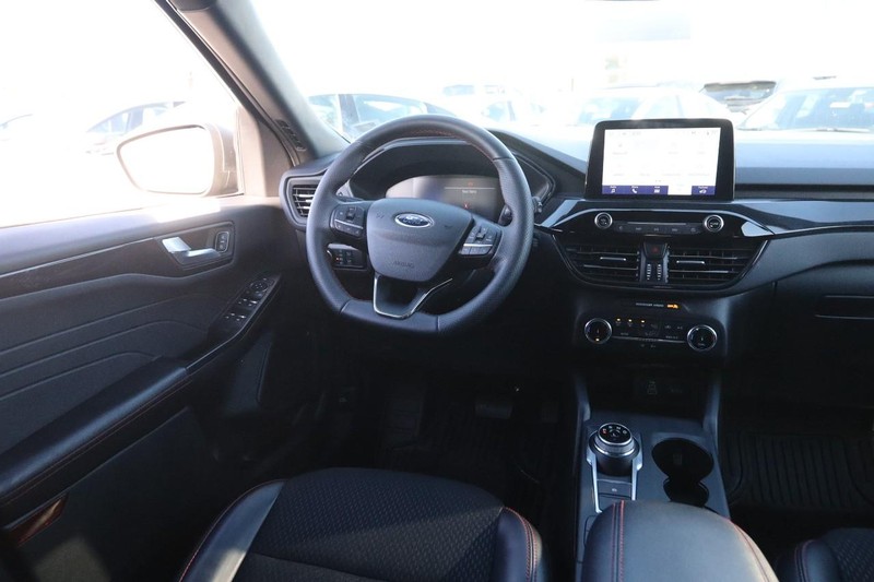 Ford Escape Vehicle Full-screen Gallery Image 21