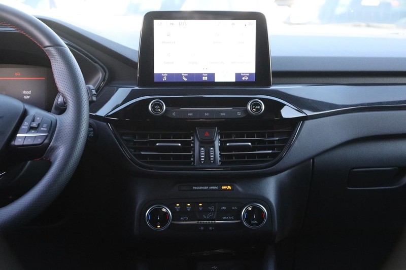 Ford Escape Vehicle Full-screen Gallery Image 23