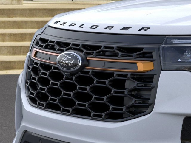 Ford Explorer Vehicle Image 17