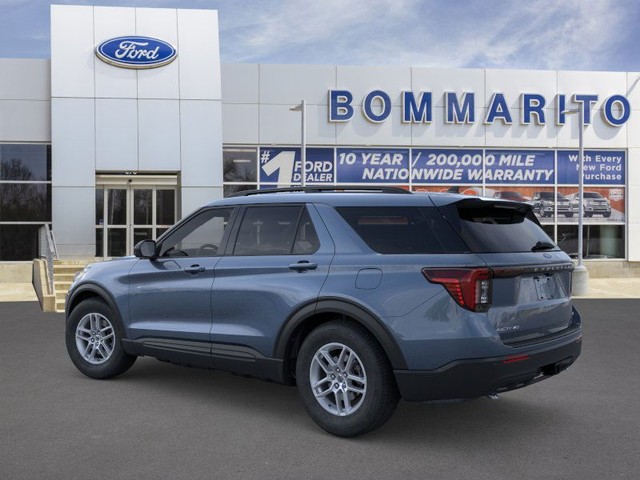 Ford Explorer Vehicle Image 04