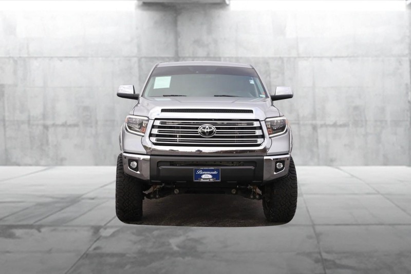 Toyota Tundra 4WD Vehicle Image 04