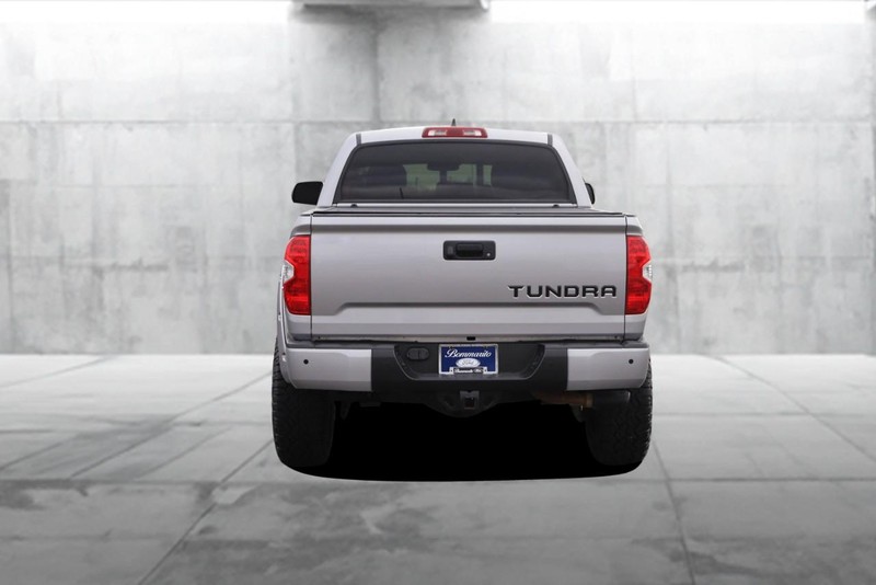 Toyota Tundra 4WD Vehicle Image 06