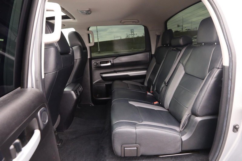 Toyota Tundra 4WD Vehicle Image 09