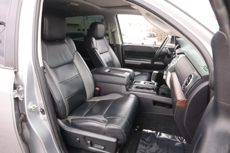 Toyota Tundra 4WD Vehicle Image 19