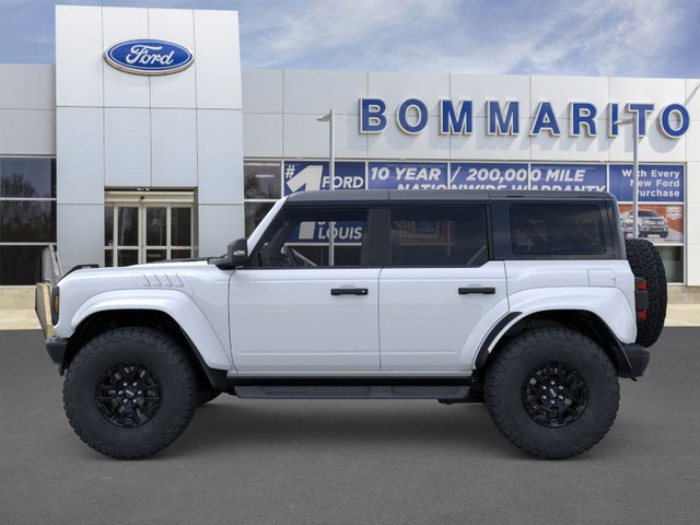 Ford Bronco Vehicle Full-screen Gallery Image 3