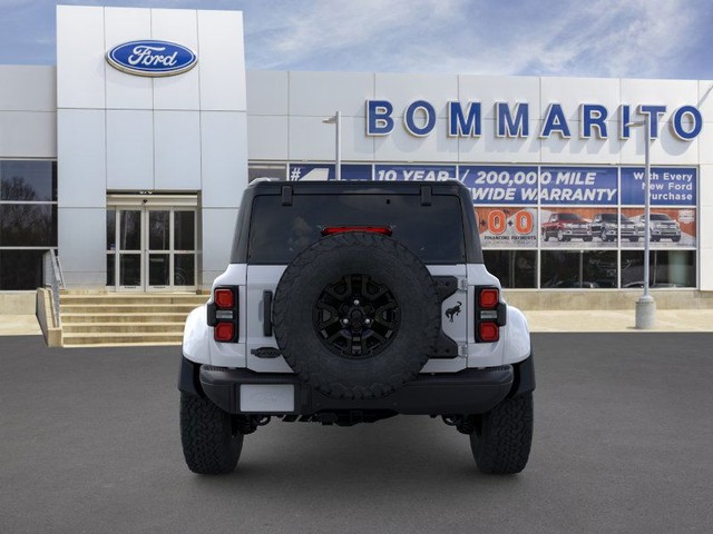 Ford Bronco Vehicle Full-screen Gallery Image 5