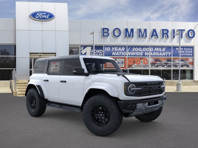 Ford Bronco Vehicle Full-screen Gallery Image 7