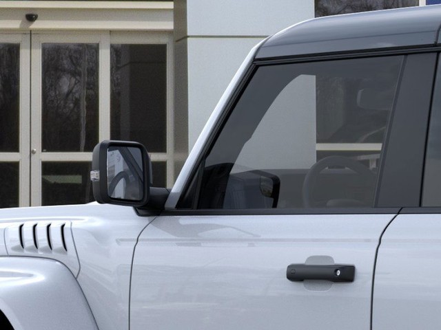 Ford Bronco Vehicle Full-screen Gallery Image 22